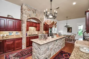 4046 Woodfox St, Houston, TX 77025 - Photo 8