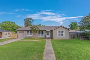1113 Felder St, Navasota, TX 77868 - Photo 2