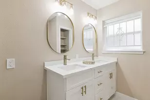 4717 Pickfair St, Houston, TX 77026 - Photo 18