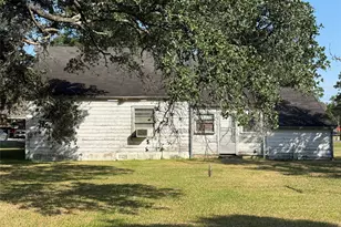 303 5th St, Louise, TX 77455 - Photo 28