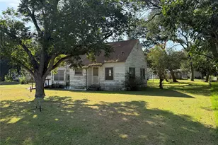 303 5th St, Louise, TX 77455 - Photo 4