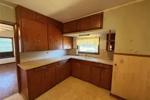 303 5th St, Louise, TX 77455 - Photo 10