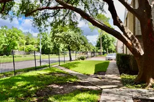 2110 Wilcrest Dr, Houston, TX 77042 - Photo 8