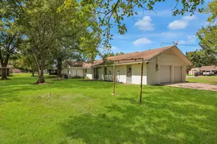 290 E Smith St, Sour Lake, TX 77659 - Photo 4