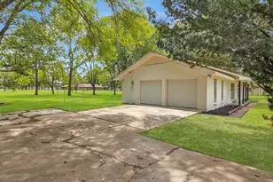 290 E Smith St, Sour Lake, TX 77659 - Photo 8