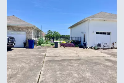 620 34th Street N, Texas City, TX 77590 - Photo 4