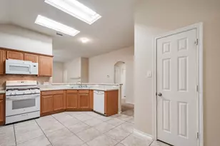 8402 Coleus Ln, Baytown, TX 77521 - Photo 12