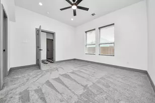 926 N Victory Dr, Houston, TX 77088 - Photo 4