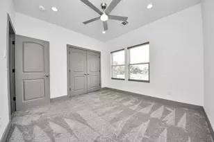 926 N Victory Dr, Houston, TX 77088 - Photo 26