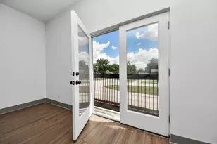 926 N Victory Dr, Houston, TX 77088 - Photo 34