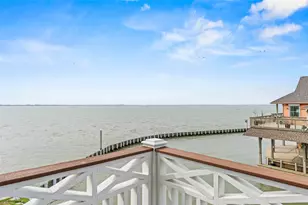 107 Gulf Dr, Tiki Island, TX 77554 - Photo 2