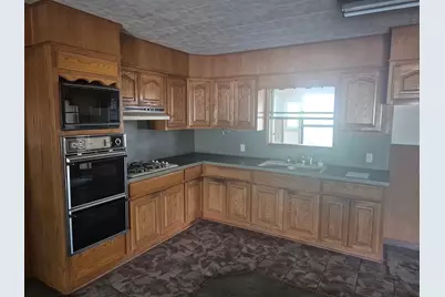 404 Svoboda Street, Yoakum, TX 77995 - Photo 8