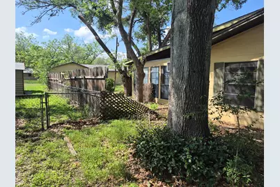 404 Svoboda Street, Yoakum, TX 77995 - Photo 4