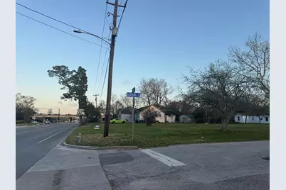 1921 W Main Street, Baytown, TX 77520 - Photo 2