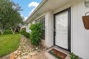 2811 Pheasant Creek Dr, Sugar Land, TX 77498 - Photo 4
