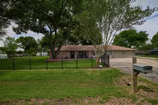 9326 Kostelnik St, Needville, TX 77461 - Photo 2