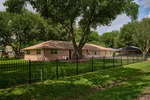 9326 Kostelnik St, Needville, TX 77461 - Photo 4