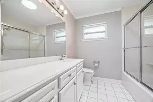 5418 Queensloch Dr, Houston, TX 77096 - Photo 10