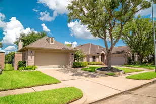 1915 Supplejack Ct, Sugar Land, TX 77479 - Photo 6