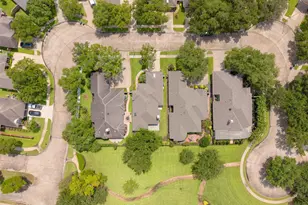 1915 Supplejack Ct, Sugar Land, TX 77479 - Photo 8