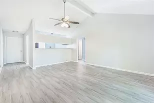 1010 Woodbridge Ave, Pearland, TX 77584 - Photo 4