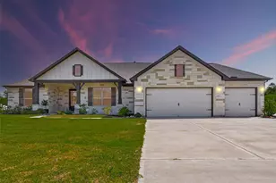 1131 Southfork Ranch Dr, Sealy, TX 77474 - Photo 2