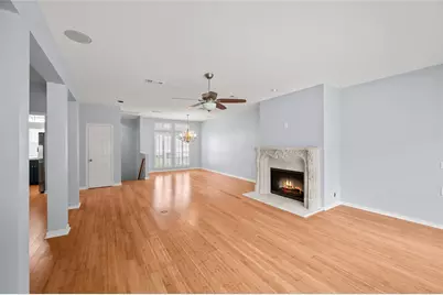 4431 Castle Court, Houston, TX 77006 - Photo 6