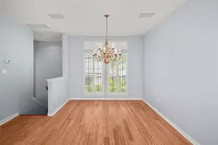 4431 Castle Ct, Houston, TX 77006 - Photo 8