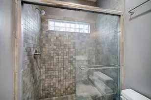 1025 W 15th 1/2 St, Houston, TX 77008 - Photo 12