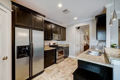 1025 W 15th 1/2 Street, Houston, TX 77008 - Photo 6