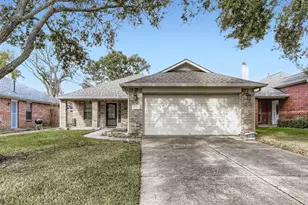 1816 Sherwood Forest Cir, League City, TX 77573 - Photo 1