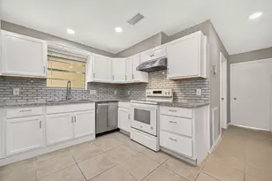 552 Roanoke Dr, Conroe, TX 77302 - Photo 8