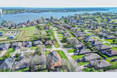 10703 Hillside Drive, Montgomery, TX 77356 - Photo 2
