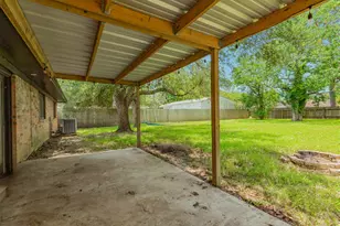 610 Marion Ln, West Columbia, TX 77486 - Photo 4