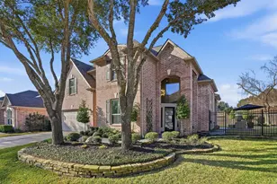8706 Rippling Water Dr, Sugar Land, TX 77479 - Photo 2