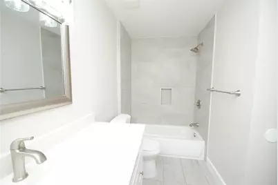 2515 Yoakum Boulevard #09, Houston, TX 77006 - Photo 14