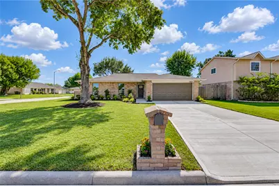 10012 Hummingbird Street, La Porte, TX 77571 - Photo 2
