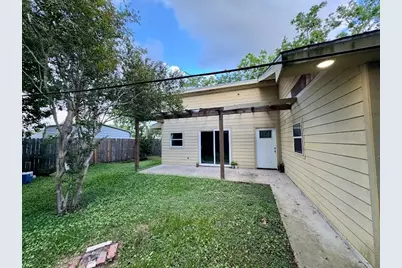 1022 W 10th Street, Freeport, TX 77541 - Photo 8