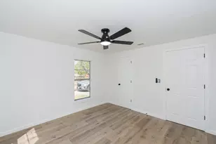 211 W South St, Alvin, TX 77511 - Photo 20