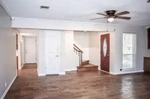 7 Woody Creek Dr, Conroe, TX 77301 - Photo 2