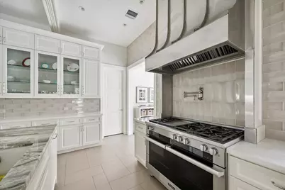 2240 Del Monte Drive, Houston, TX 77019 - Photo 20