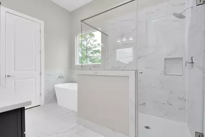 2903 Sherwood Green Lane, Houston, TX 77092 - Photo 30