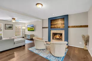 11 Snapdragon Ct, The Woodlands, TX 77381 - Photo 2