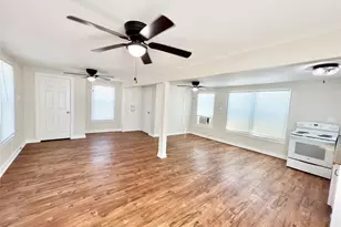 1106 Gulfview Ln, Freeport, TX 77541 - Photo 2