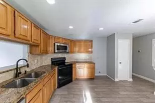 2135 Collingsfield Dr, Sugar Land, TX 77478 - Photo 4