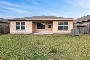 930 Paradise Rd, Baytown, TX 77521 - Photo 16