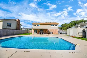 601 E Castle Harbour Dr, Friendswood, TX 77546 - Photo 4