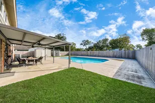 601 E Castle Harbour Dr, Friendswood, TX 77546 - Photo 2