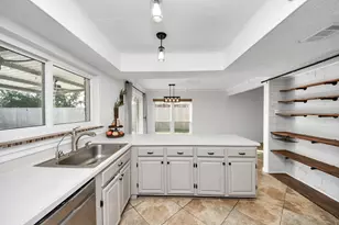 601 E Castle Harbour Dr, Friendswood, TX 77546 - Photo 22