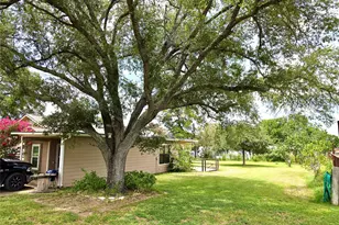 307 5th St St, Sutherland Springs, TX 78161 - Photo 2